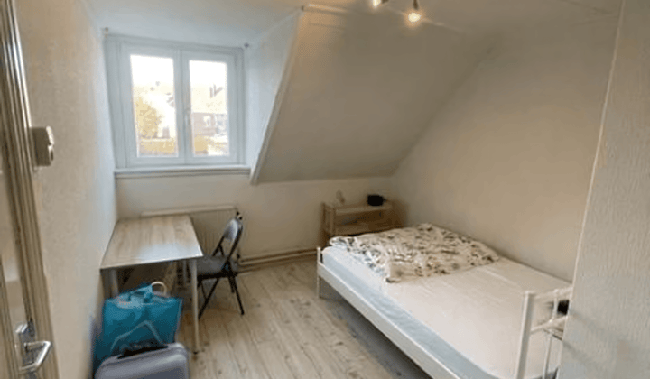 Gemeubileerde studentenkamer met wasmachine en wifi