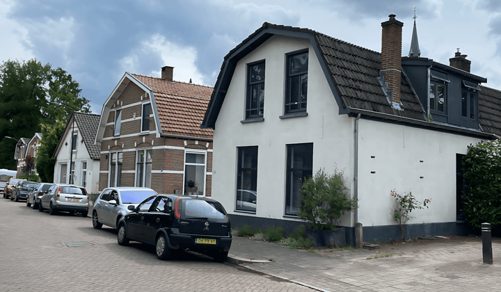 Eengezinswoning met tuin, gestoffeerd en gemeubileerd