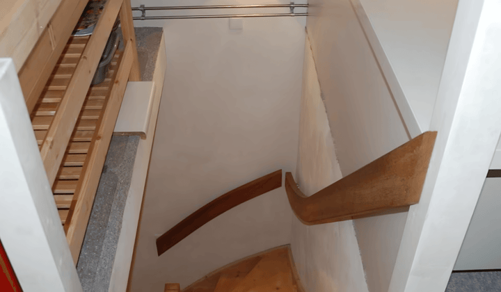 Gemeubileerde kamer met eigen trap en pantry