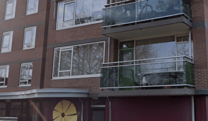 Appartement met 3 slaapkamers en balkon, geschikt voor ouderen