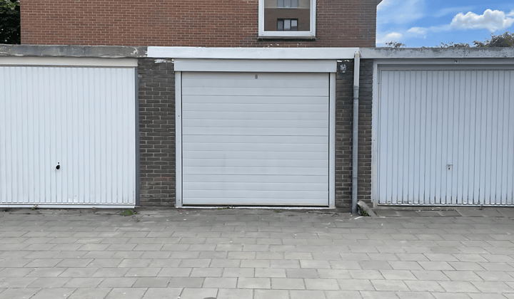Kamer | m² | €375,-