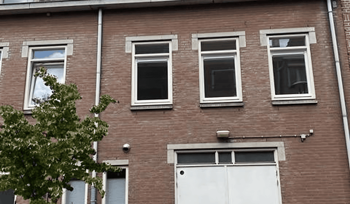 Gestoffeerde studio met gedeelde voorzieningen en prijs exclusief nutsvoorzieningen