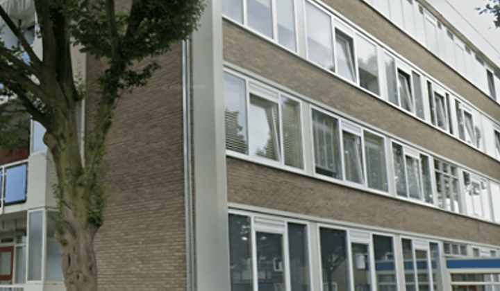 Appartement met balkon en parkeerplaats te huur