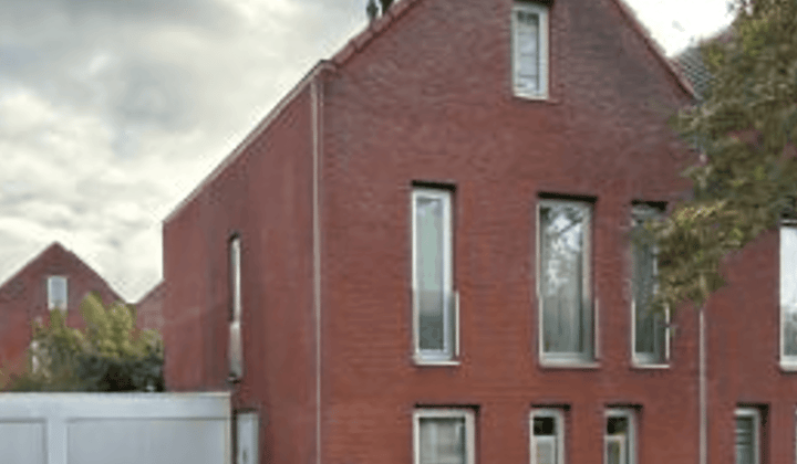 Ruime 2-onder-1-kapwoning met tuin en garage