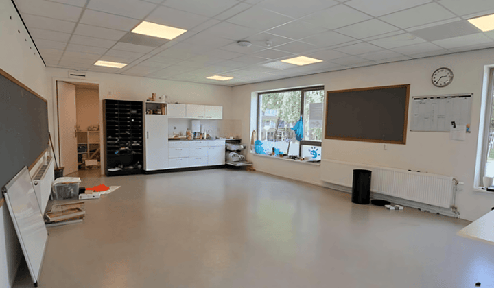 Bedrijfsruimte · 350 m² · €350,-