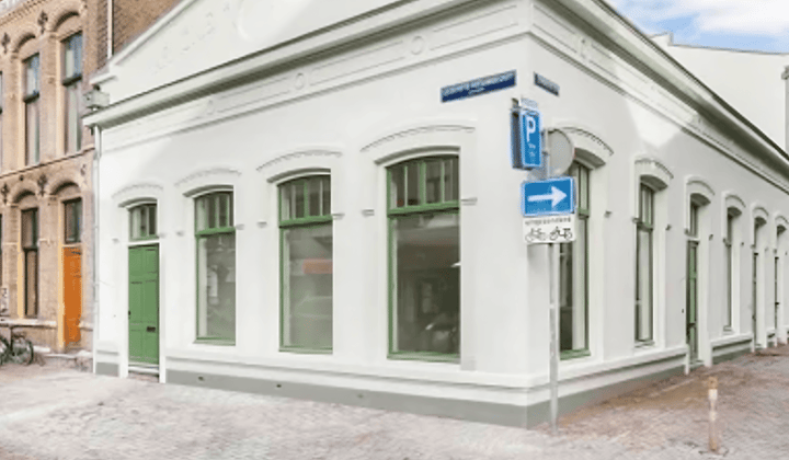 Kamer | 175m² | €1120,-