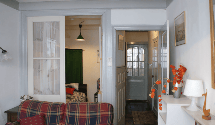 Tweekamer appartement met gemeubileerde tuin en wasmachinedeel