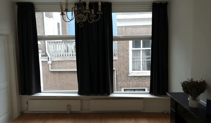 Gestoffeerd appartement met balkon en stadscentrum