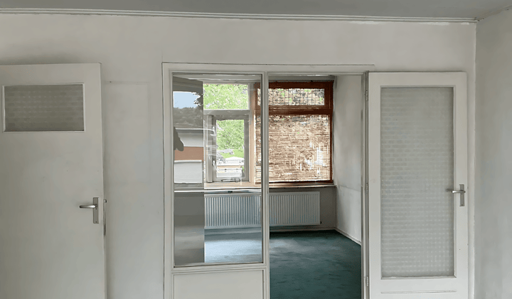 Antikraak woning met balkon en tijdelijke huurprijs exclusief