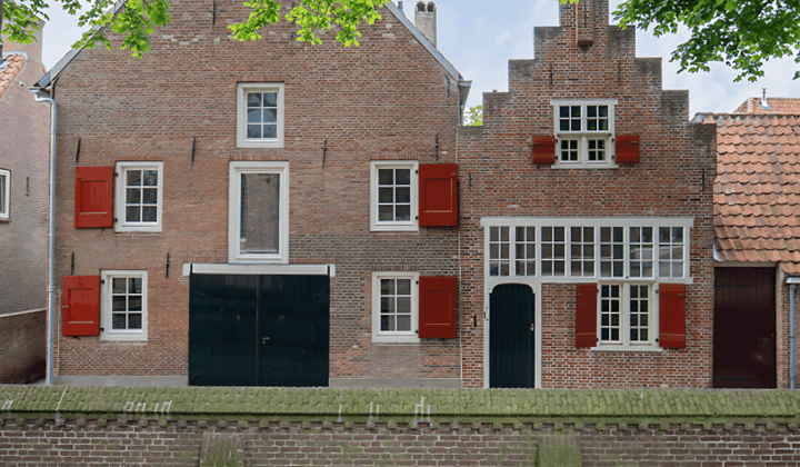 Huis · 207 m² · €2100,-