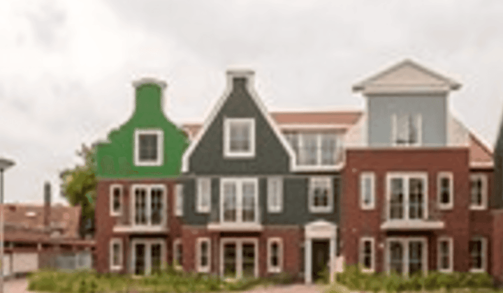 Studio appartement met tuin en parkeerplaats, gemeubileerd en gestoffeerd