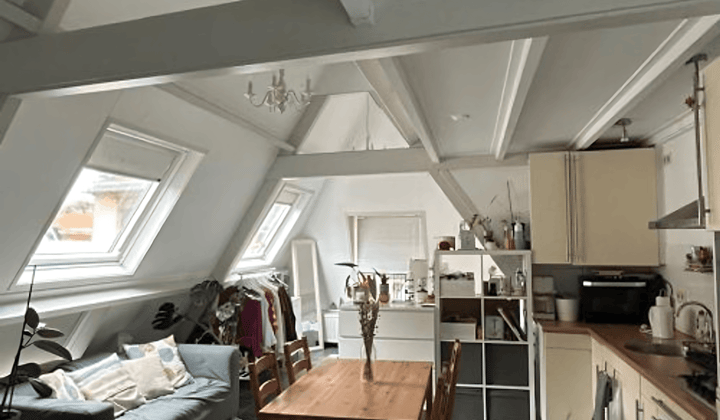 Studio · €830,-