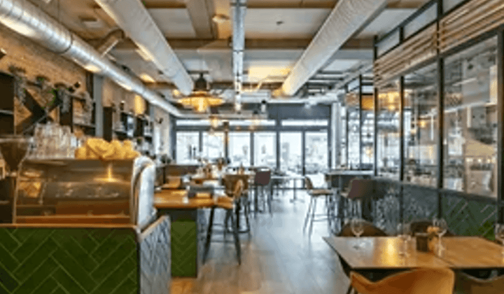 Horecapand met Balkon en Centrale Ligging