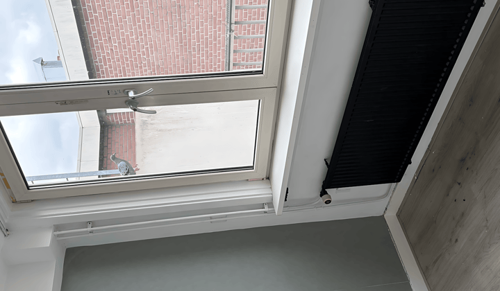 Gestoffeerde studio met balkon en wasmachine inclusief prijs