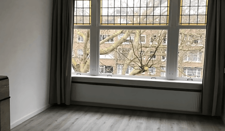 Gestoffeerde studio met balkon en wasmachine