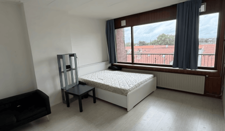 Gestoffeerde studio 1 slaapkamer met balkon en wasmachine inclusief