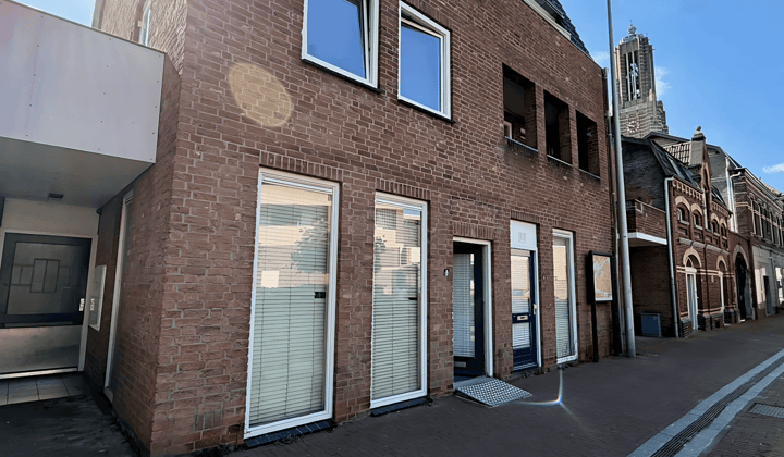 Gestoffeerde studio met balkon en wasmachine
