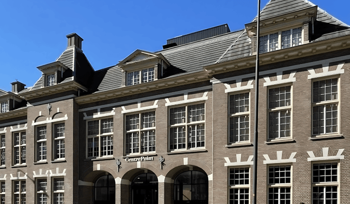 Gestoffeerd appartement met balkon en gemeubileerd