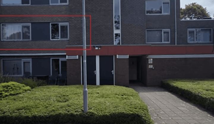 Appartement met balkon en parkeergelegenheid, prijs inclusief servicekosten