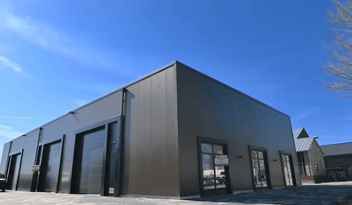 Bedrijfsruimte · 250 m² · €1800,-