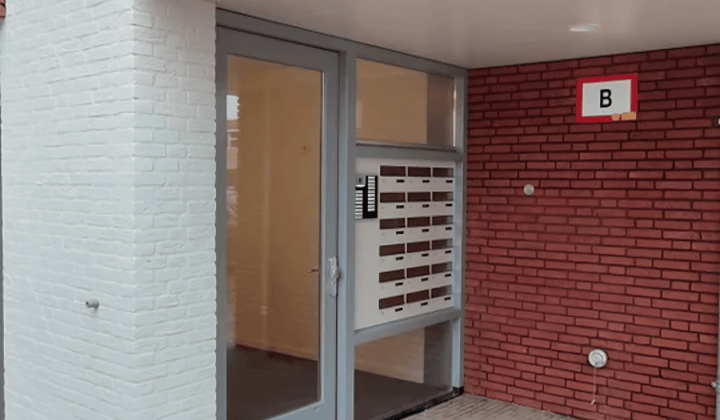 Appartement met balkon en gemeubileerd