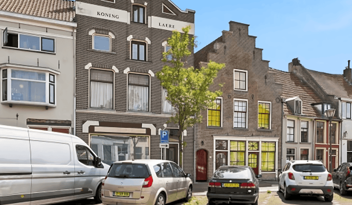 Kamer | 151m² | €1750,-