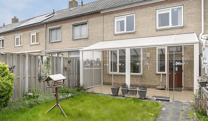 Eengezinswoning met tuin en gestoffeerd
