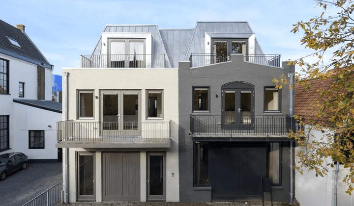 Gestoffeerd appartement met tuin en parkeerplaats