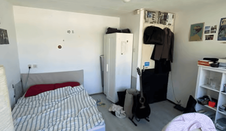 Studentenkamer vrouwenhuis 16m2 met schoonmaakrooster