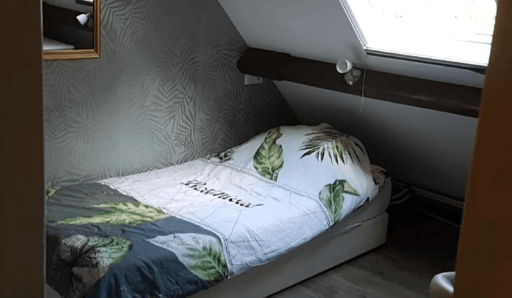 Kamer · 10 m² · €300,-