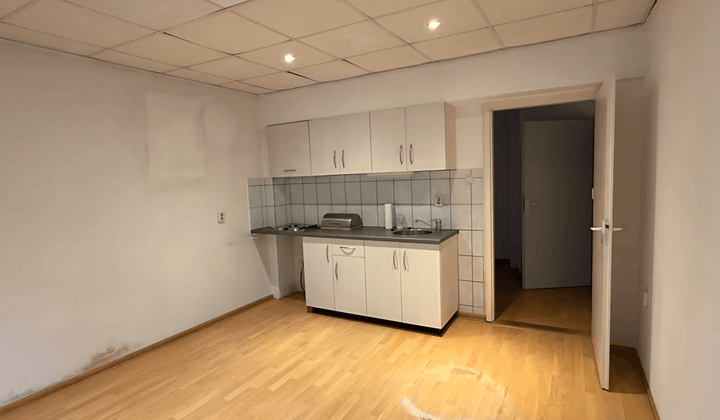 Gestoffeerd appartement met 1 slaapkamer en parkeergelegenheid