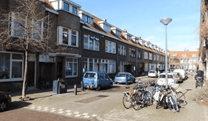 Gemeubileerde studio met tuin en wasmachine, registratie mogelijk