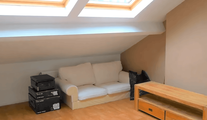 Gestoffeerd appartement met tuin en parkeergelegenheid