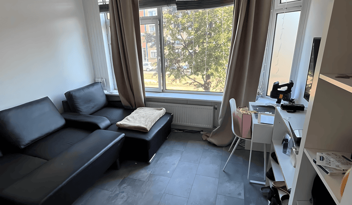 Studio · 50 m² · €1250,-