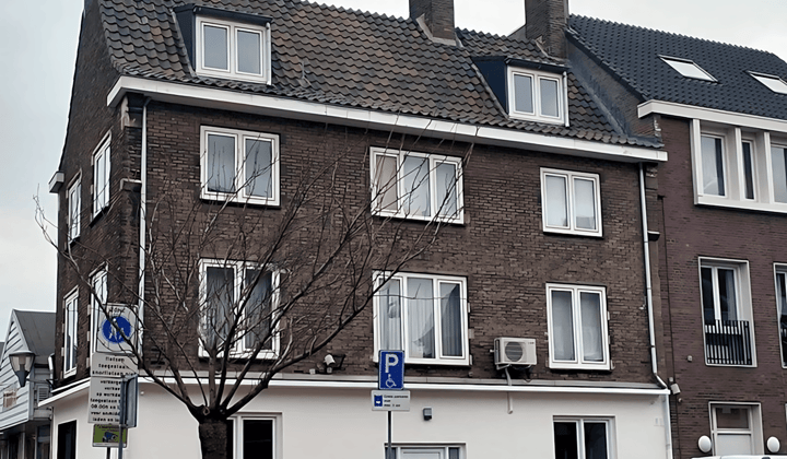 Appartement · 83 m² · €1300,-