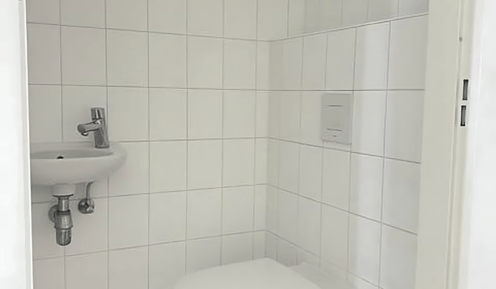 Ruime hoekwoning met tuin en wasmachine aansluiting