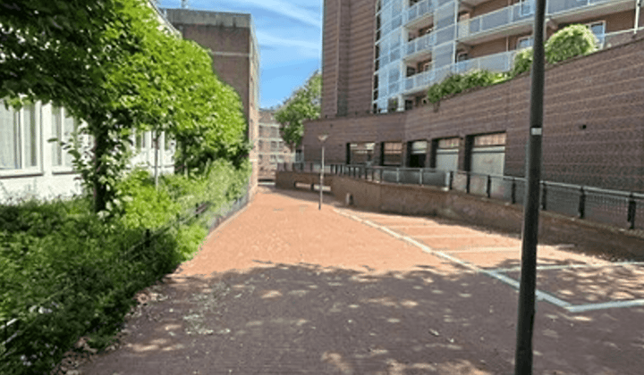 Appartement met balkon en parkeerplaats in het centrum