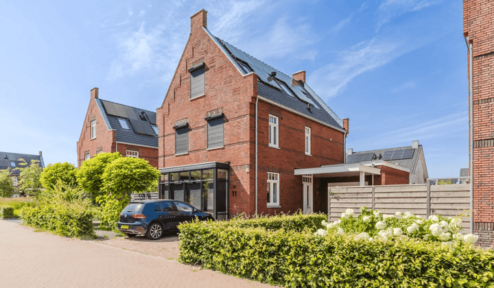 Ruim herenhuis met tuin en garage