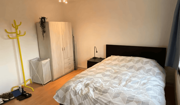 Gestoffeerde kamer met wasmachine en all-in prijs