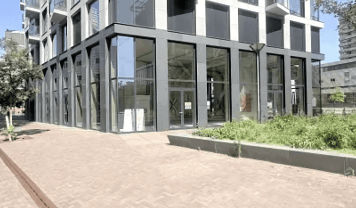 Bedrijfsruimte · 219 m² · €4575,-