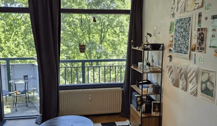 Gemeubileerde kamer met eigen balkon en badkamer