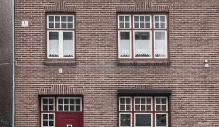 Herenhuis met 6 slaapkamers en parkeerplaats, gemeubileerd
