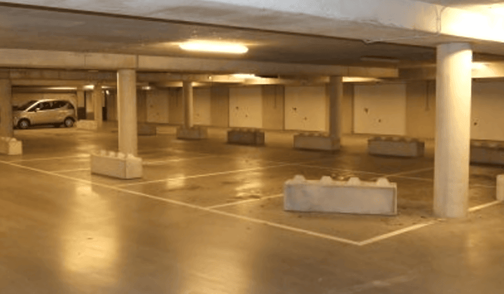 Parkeerplaats in parkeergarage in centrum met eigen plek