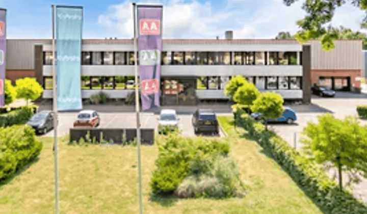 Kantoorruimte met parkeerfaciliteiten