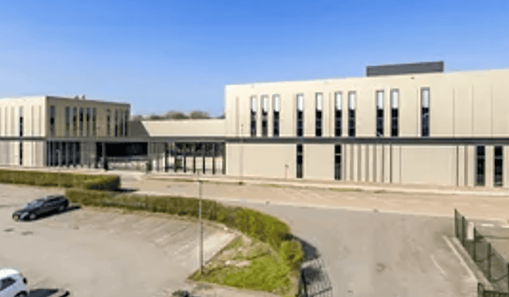 Bedrijfsruimte met Parkeergelegenheid