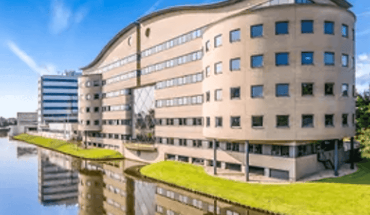 Ruime kantoorruimte 517 m² met turn-key inrichting