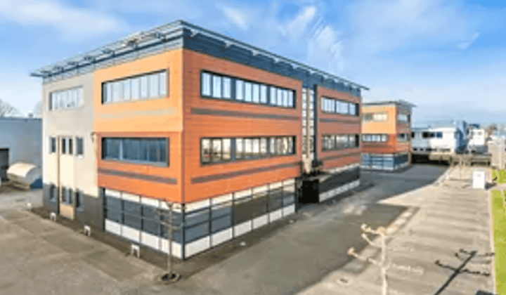 Kantoorruimte 784m² met parkeergelegenheid