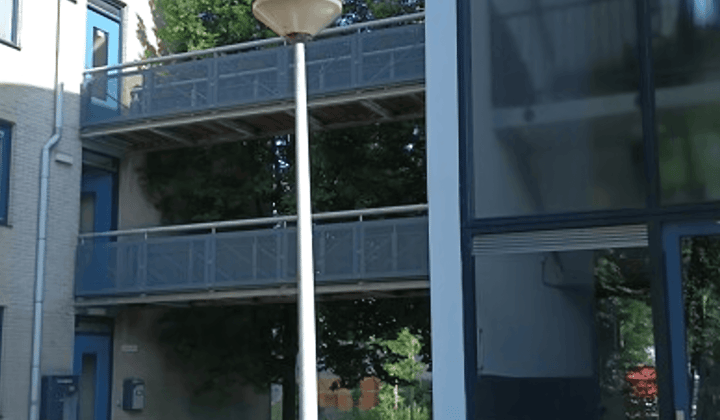Appartement met balkon en berging