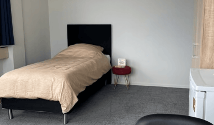 Kamer · 17 m² · €621,-