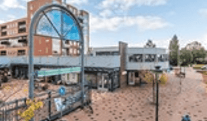 Bedrijfsruimte · 122 m² · €2710,-